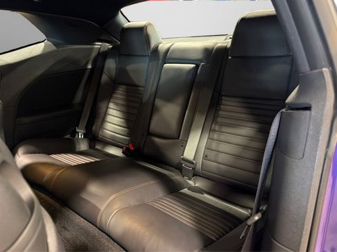 Used 2014 Dodge Challenger R/T RWD image 33