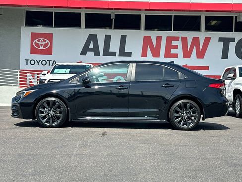 Used 2024 Toyota Corolla SE FWD image 2