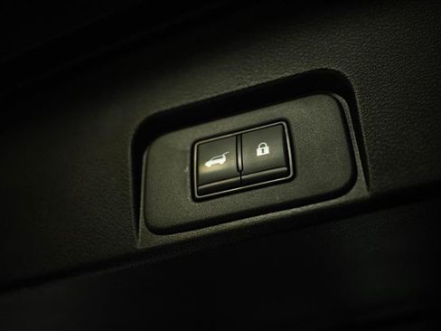Used 2025 Nissan Rogue SV FWD image 8