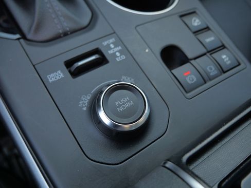 Certified 2025 Toyota Highlander XSE image 30