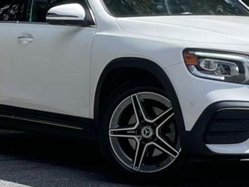 Used 2021 Mercedes-Benz GLB 250 4MATIC w/ AMG Line image 11