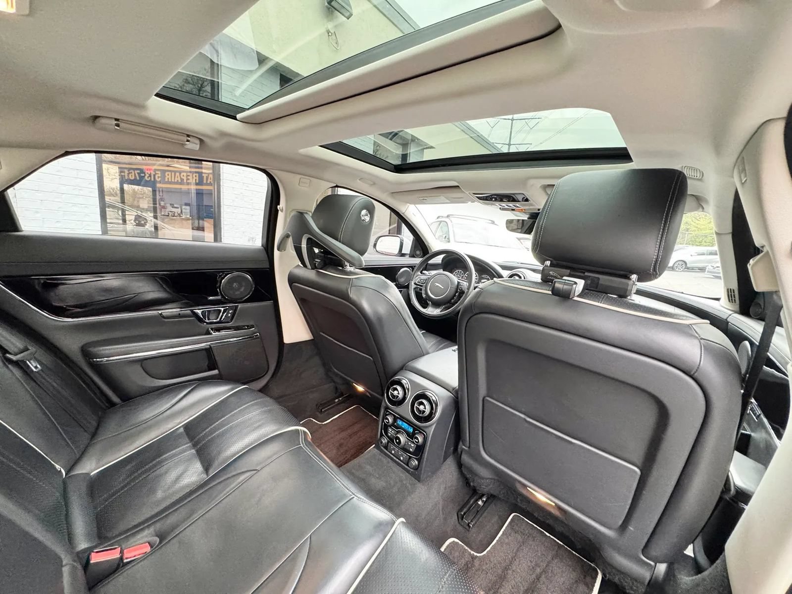 Used 2019 Jaguar XJ R-Sport RWD image 29