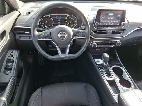 Used 2024 Nissan Altima 2.5 SV image 11