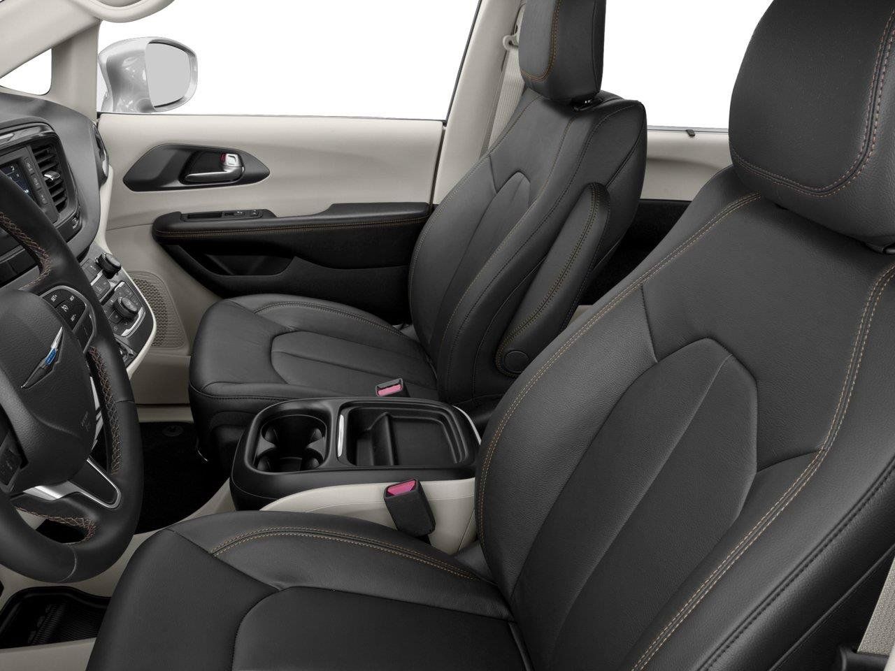 Used 2017 Chrysler Pacifica Touring-L FWD image 4