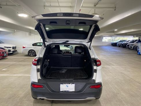 Used 2018 Jeep Cherokee Limited AWD/4WD image 9