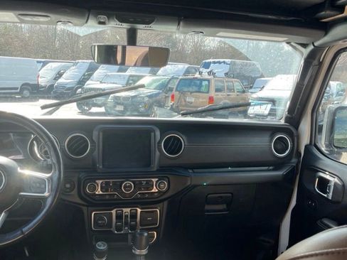 Used 2020 Jeep Wrangler Unlimited Sahara image 7