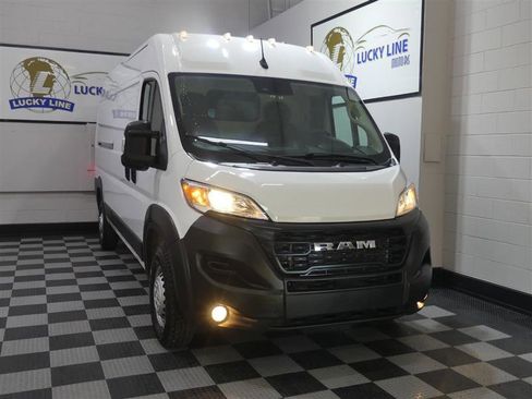 Used 2025 RAM ProMaster 2500 w/ Convenience Group FWD image 4
