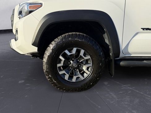 Used 2022 Toyota Tacoma TRD Off-Road image 12