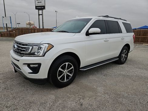 Used 2018 Ford Expedition XLT w/ Equipment Group 202A image 2