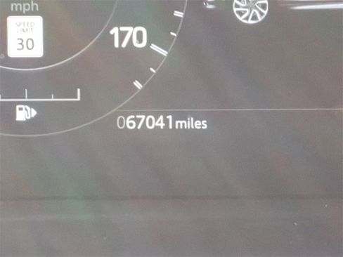 Used 2022 Land Rover Discovery Sport SE image 17