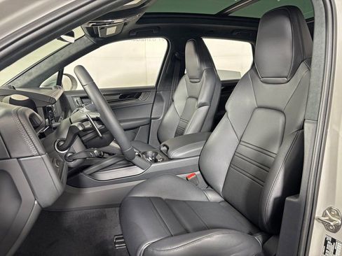 New 2026 Porsche Cayenne GTS AWD/4WD image 5