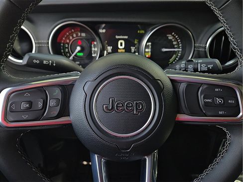 Used 2023 Jeep Wrangler Unlimited Sahara image 19