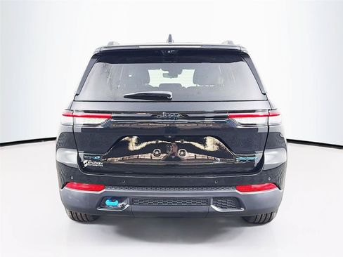 Used 2023 Jeep Grand Cherokee Trailhawk w/ Luxury Tech Group III AWD/4WD image 6