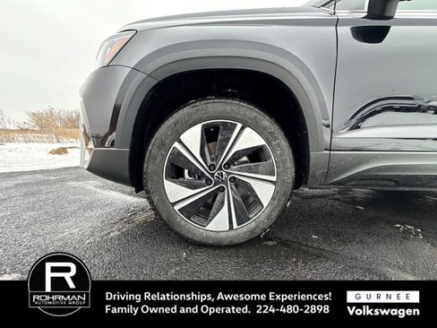 New 2026 Volkswagen Taos SE image 12