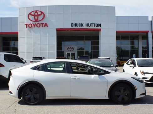 Used 2023 Toyota Prius LE image 1