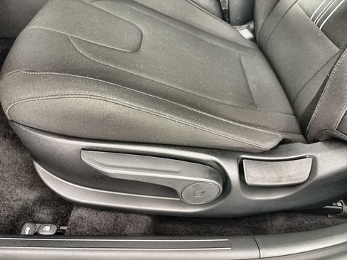 Certified 2025 Hyundai Elantra SEL FWD image 14