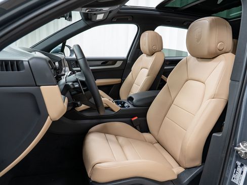New 2026 Porsche Cayenne AWD/4WD image 16
