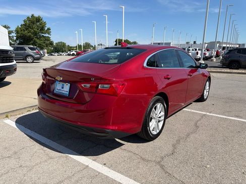 Used 2016 Chevrolet Malibu LT w/ Leather Package FWD image 3