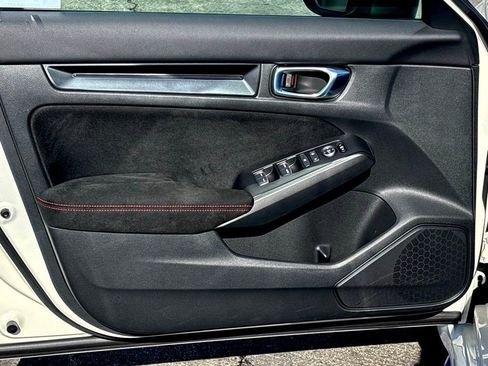 Used 2025 Honda Civic Type R image 11