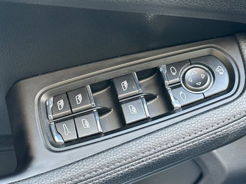 Used 2022 Porsche Macan AWD/4WD image 12
