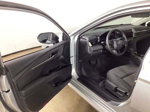 Used 2025 Toyota Camry LE FWD image 9