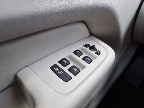 Used 2025 Volvo XC60 T8 Plus w/ Climate Package image 27