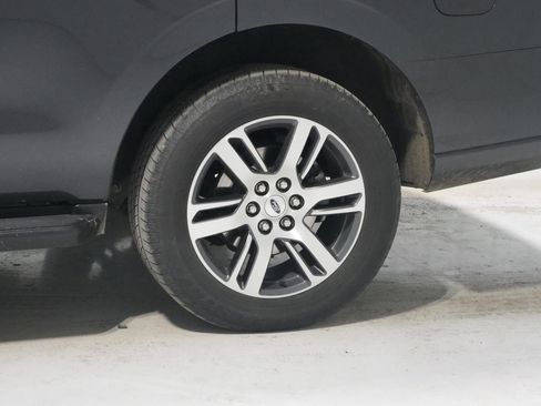 Certified 2024 Ford Expedition XLT image 27