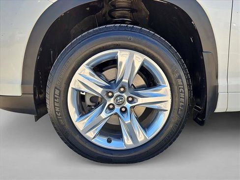 Used 2018 Toyota Highlander Limited image 21