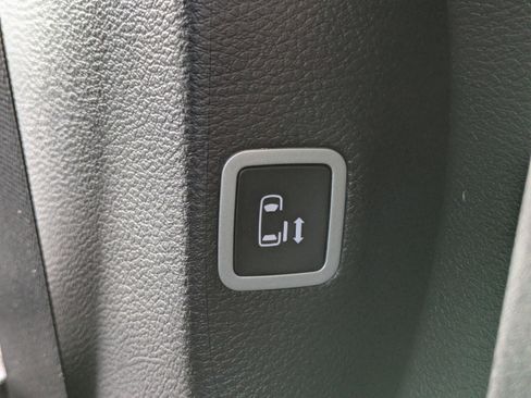 New 2026 Chrysler Pacifica Select w/ S Appearance Package image 10