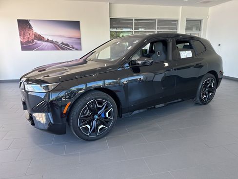 Used 2024 BMW iX xDrive50 w/ Sport Package AWD/4WD image 4