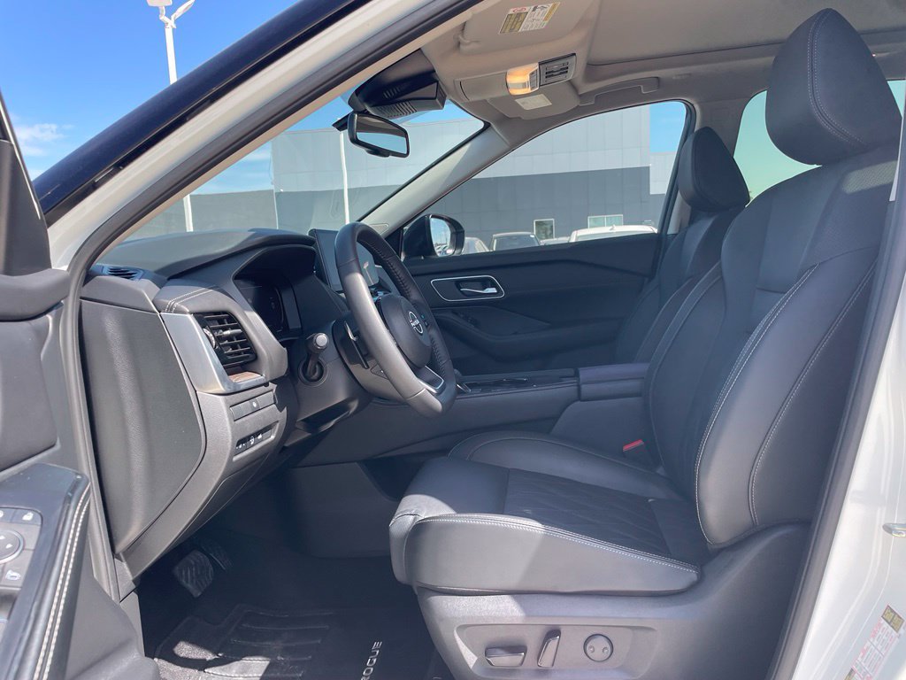 Certified 2024 Nissan Rogue Platinum FWD image 20