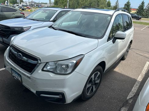 Used 2017 Subaru Forester 2.5i Premium w/ All-Weather Package AWD/4WD image 2
