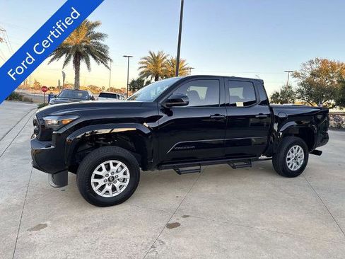 Used 2025 Toyota Tacoma SR5 image 4