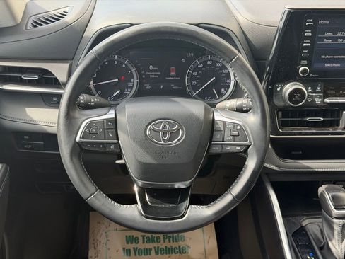 Used 2020 Toyota Highlander XLE image 16