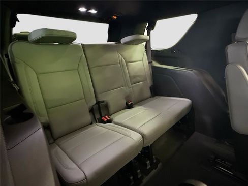 Used 2022 GMC Yukon SLT w/ SLT Luxury Package AWD/4WD image 29