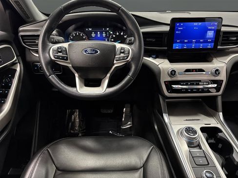 Used 2023 Ford Explorer XLT image 5