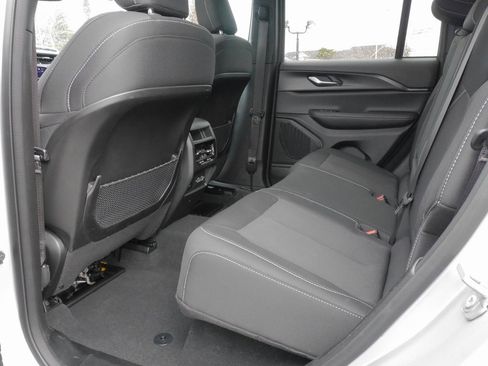 Used 2024 Jeep Grand Cherokee Laredo X w/ Luxury Tech Group I image 19