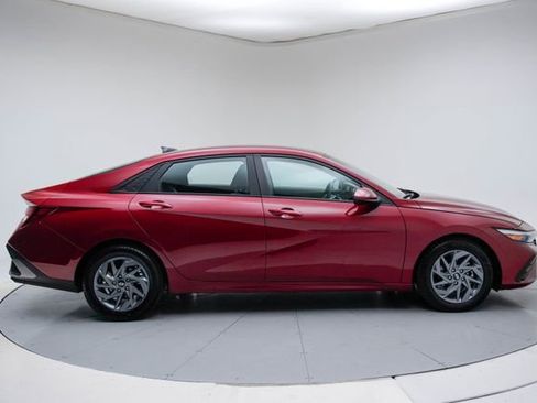 Used 2024 Hyundai Elantra SEL FWD image 9