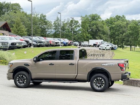 Used 2023 Nissan Titan PRO-4X w/ Pro-4x Convenience Package AWD/4WD image 3