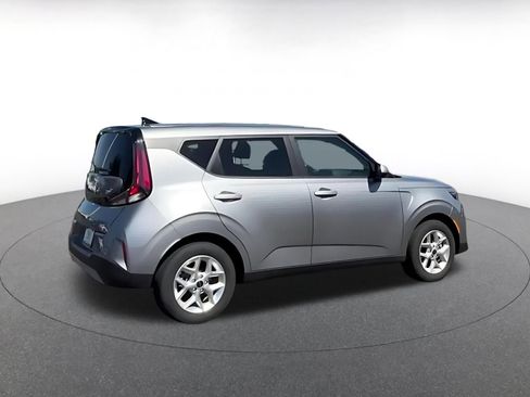 Used 2025 Kia Soul LX w/ LX Technology Package FWD image 16