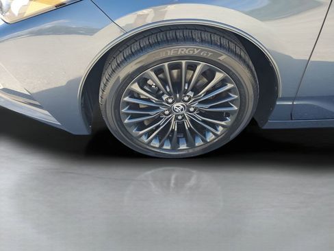 Used 2020 Toyota Avalon XSE image 18