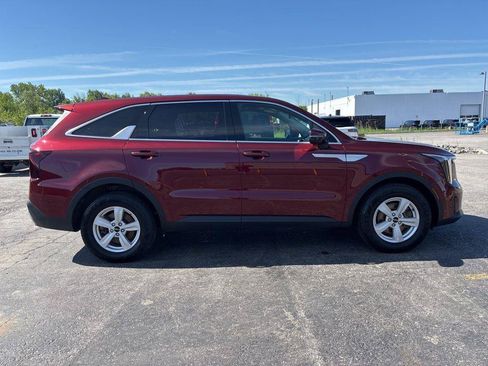Used 2025 Kia Sorento LX FWD image 8