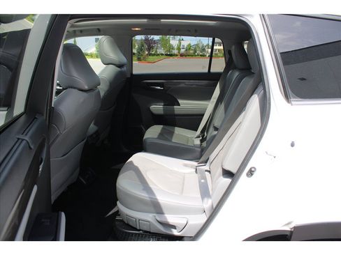 Used 2022 Toyota Highlander Platinum AWD/4WD image 12