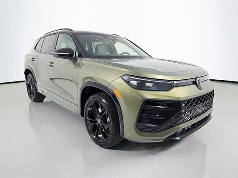 Used 2025 Volkswagen Tiguan SE R-Line image 1