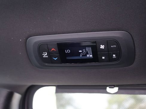 Used 2019 Chrysler Pacifica Touring Plus w/ S Appearance Package FWD image 25