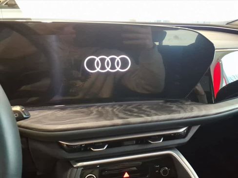 Certified 2025 Audi Q5 Premium w/ Convenience Package image 11