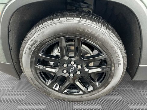 Certified 2023 Chevrolet Traverse LT w/ Rear Camera Mirror Package image 32