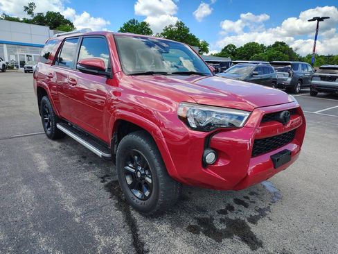 Used 2017 Toyota 4Runner SR5 Premium AWD/4WD image 3