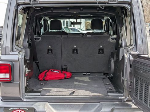 Certified 2022 Jeep Wrangler Unlimited Sport w/ Sun And Sound Package AWD/4WD image 6