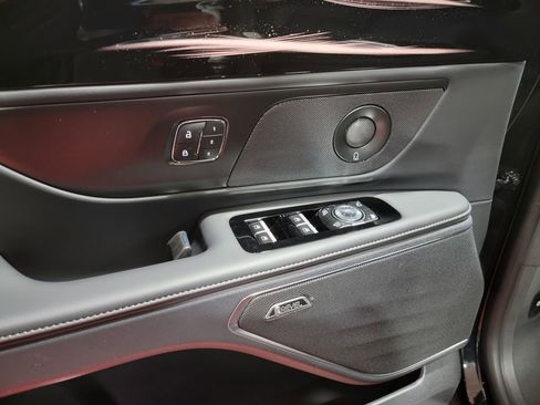 New 2026 Lincoln Nautilus Reserve image 14